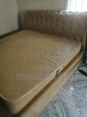 6 B 6 Bed and Bedframe