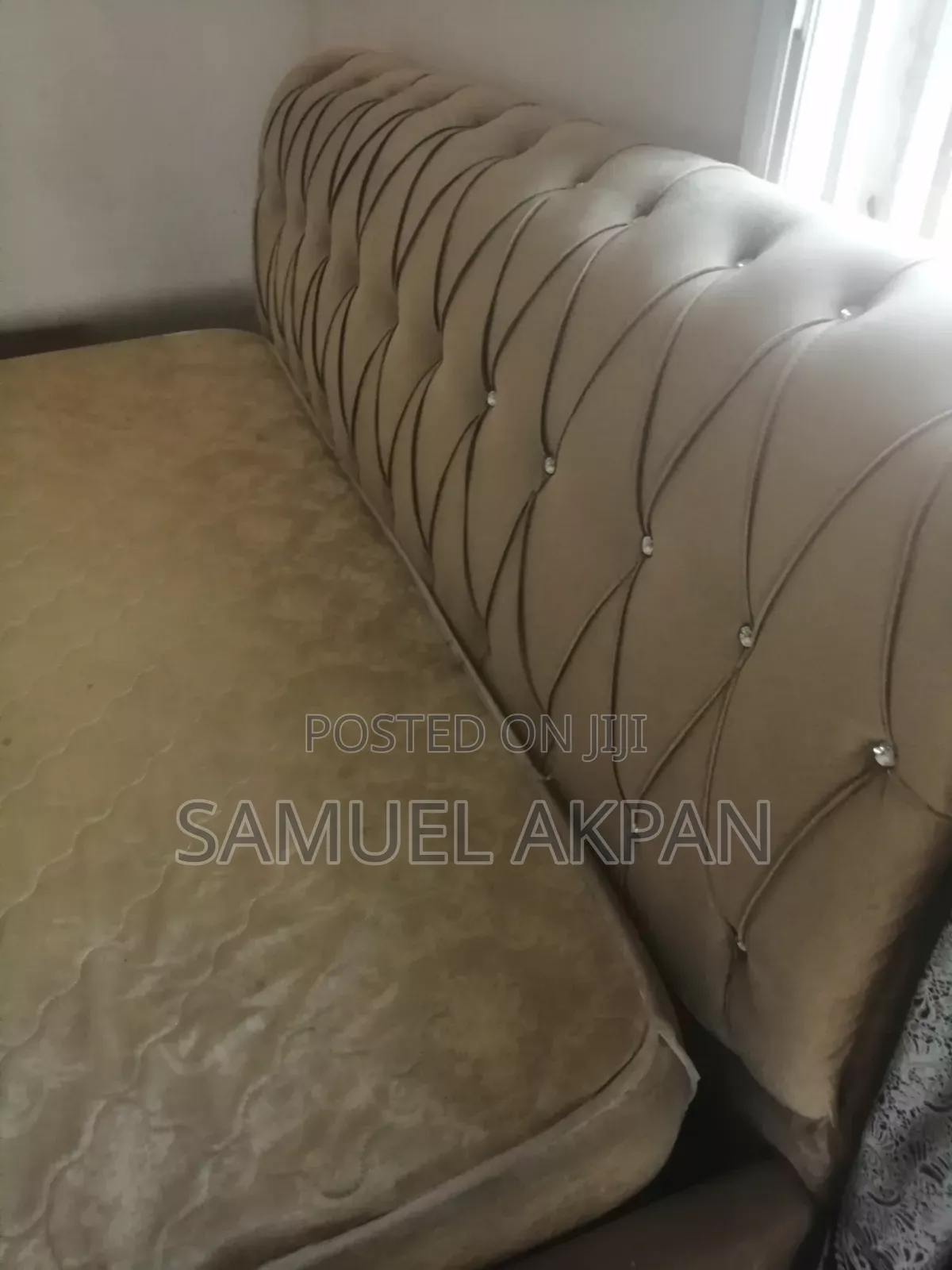 6 B 6 Bed and Bedframe