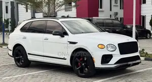 Bentley Bentayga 2022 White