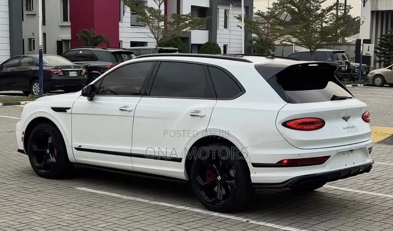 Bentley Bentayga 2022 White