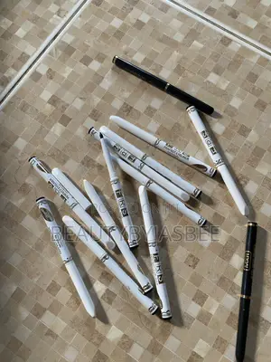 Roll-on Eyeliner in Black and Brown