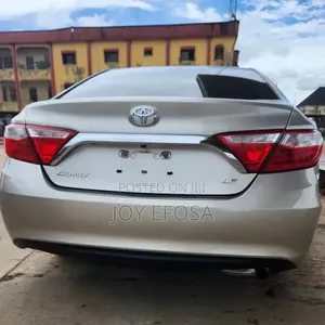 Toyota Camry LE 4dr Sedan (2.5L 4cyl 6A) 2017 Gold