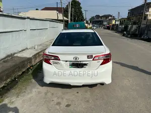 Toyota Camry SE 4dr Sedan (2.5L 4cyl 6A) 2013 White