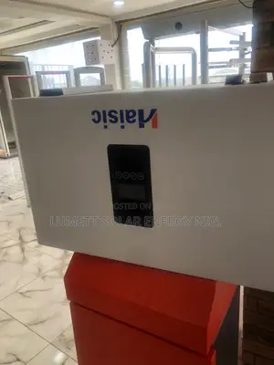 Haisic 1.5kVA Hybrid Solar Inverter System With High-Capacity Lithium