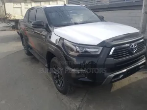 Toyota Hilux 2025 Black