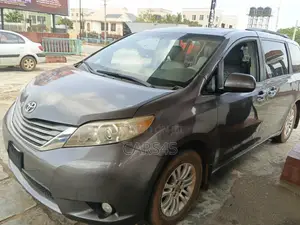 Toyota Sienna 2011 Gray