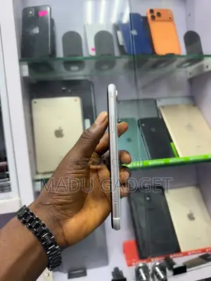 Apple iPhone XR 64 GB White