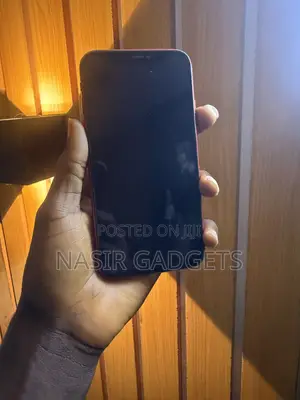 Apple iPhone 11 64 GB Red