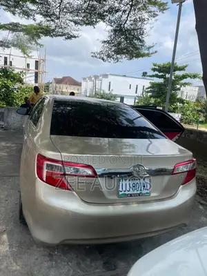 Toyota Camry LE 4dr Sedan (2.5L 4cyl 6A) 2013 Gold
