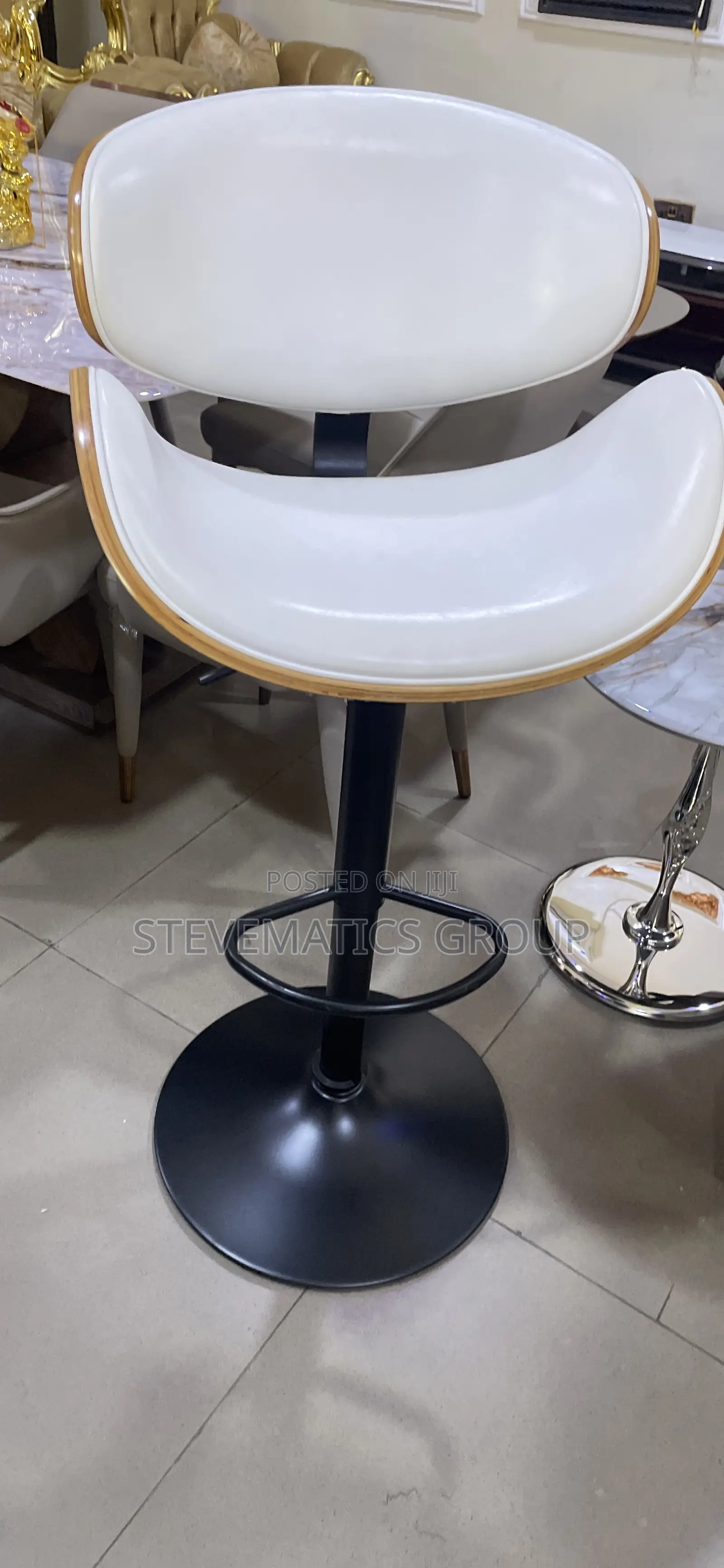 Classic Foreign Bar Stool