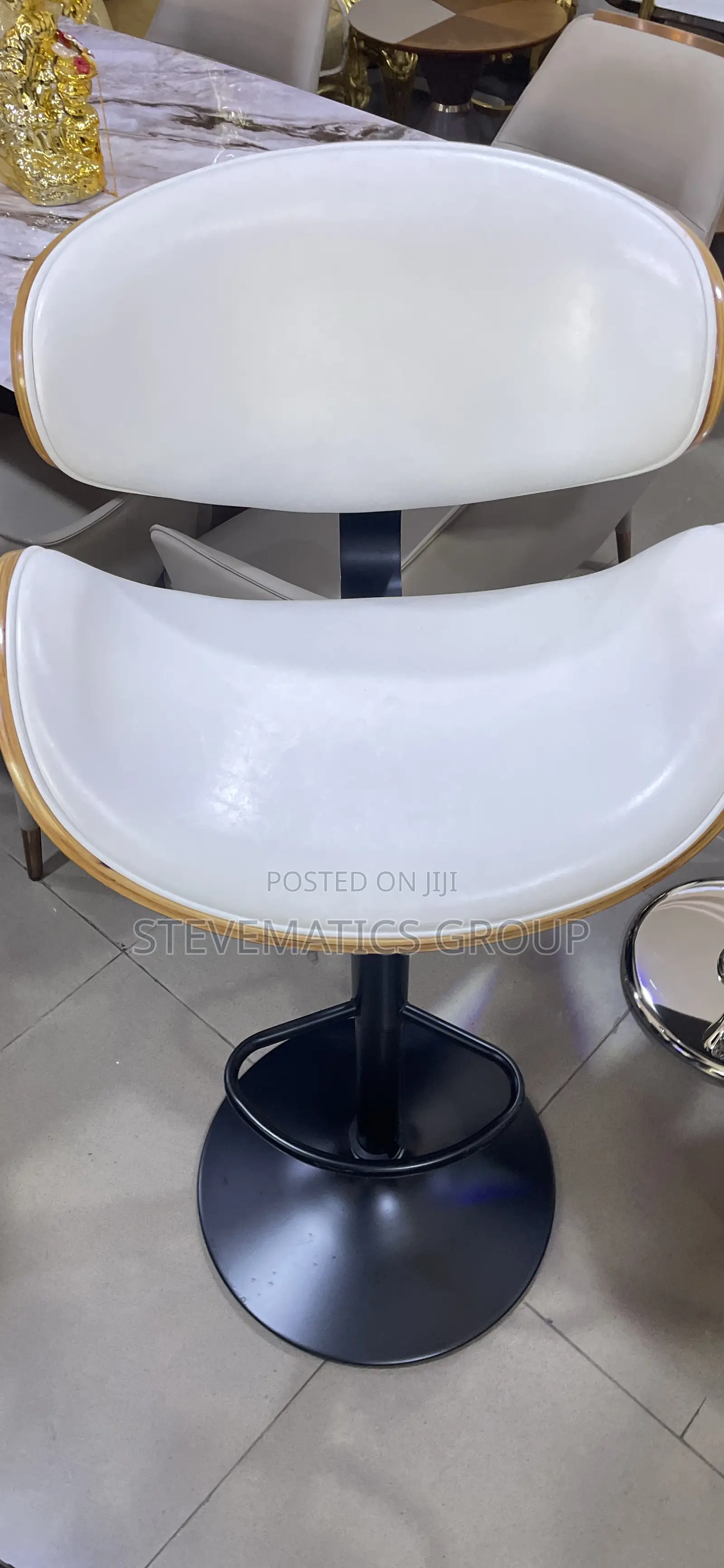 Classic Foreign Bar Stool