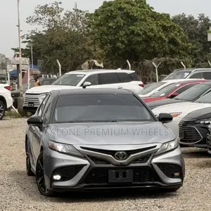 Toyota Camry XSE V6 (3.5L V6 8A) 2019 Silver