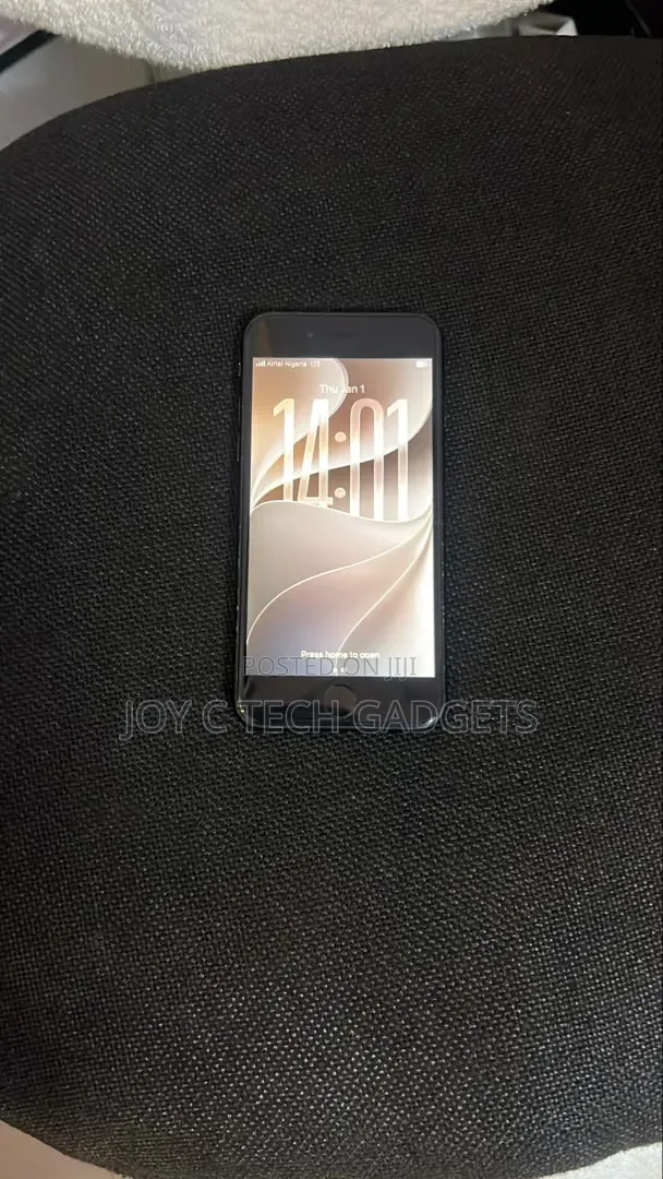 Apple iPhone SE (2020) 64 GB Black