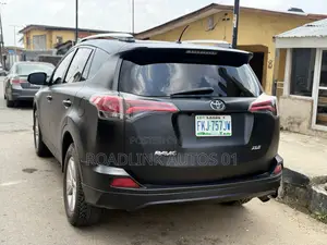 Toyota RAV4 XLE 4dr SUV AWD (2.5L 4cyl 6A) 2015 Black