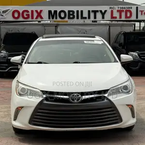 Toyota Camry XLE 4dr Sedan (2.5L 4cyl 6A) 2017 White