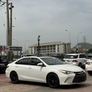 Toyota Camry XLE 4dr Sedan (2.5L 4cyl 6A) 2017 White