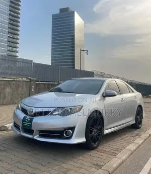 Toyota Camry SE V6 4dr Sedan (3.5L 6cyl 6A) 2012 Silver