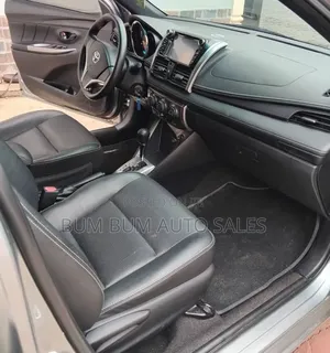 Toyota Yaris L Hatchback 3dr 2014 Silver