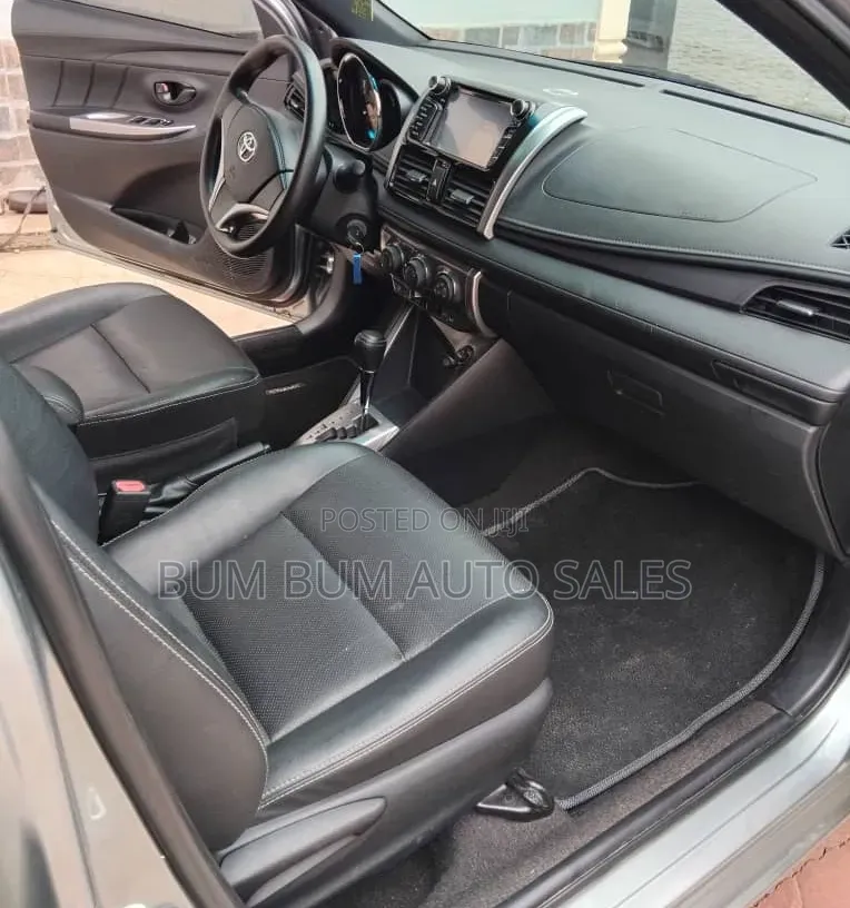 Toyota Yaris L Hatchback 3dr 2014 Silver
