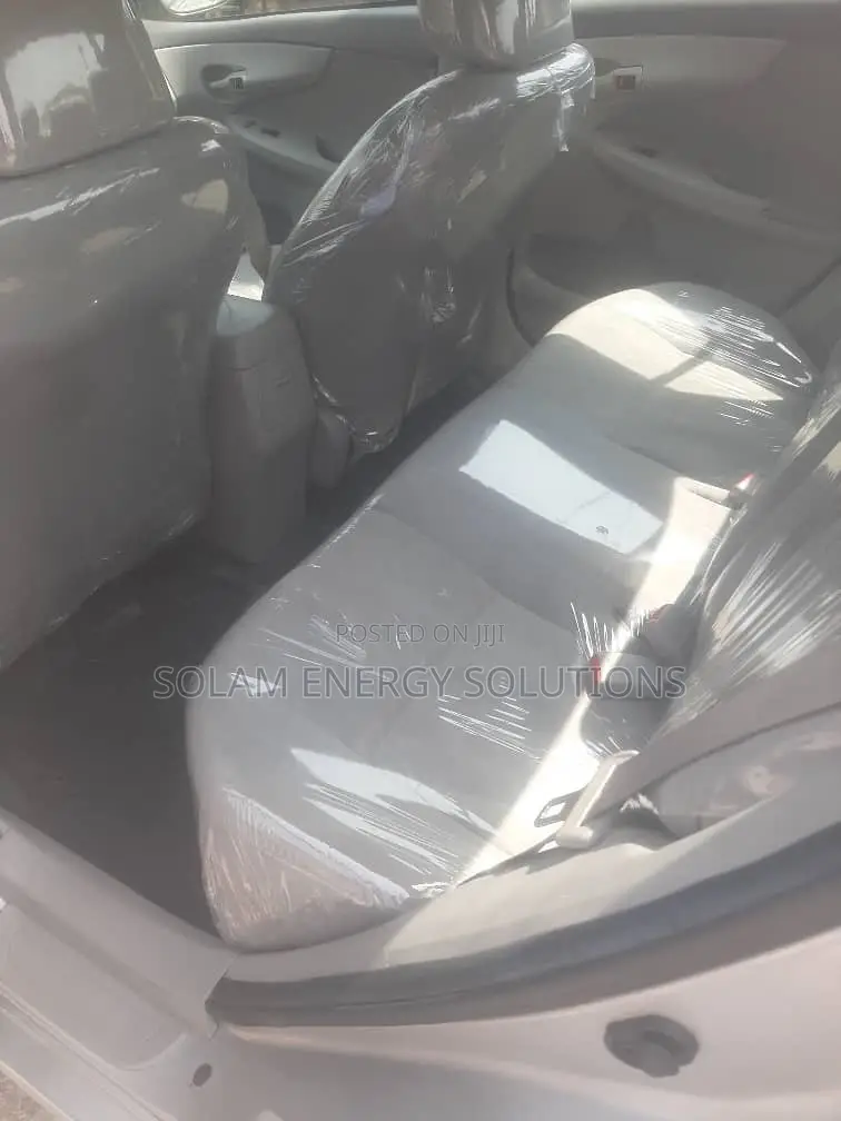 Toyota Corolla 2010 Silver