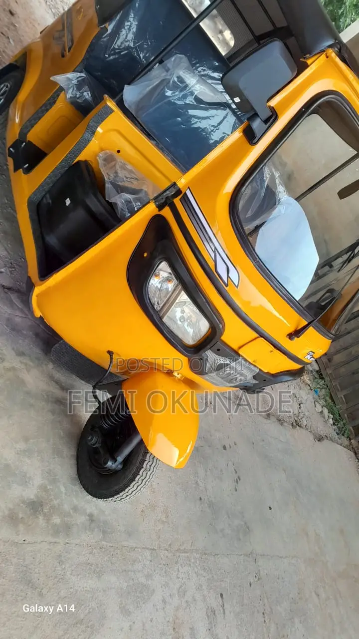 TVS King Deluxe Plus iTouch Start 2023 Yellow