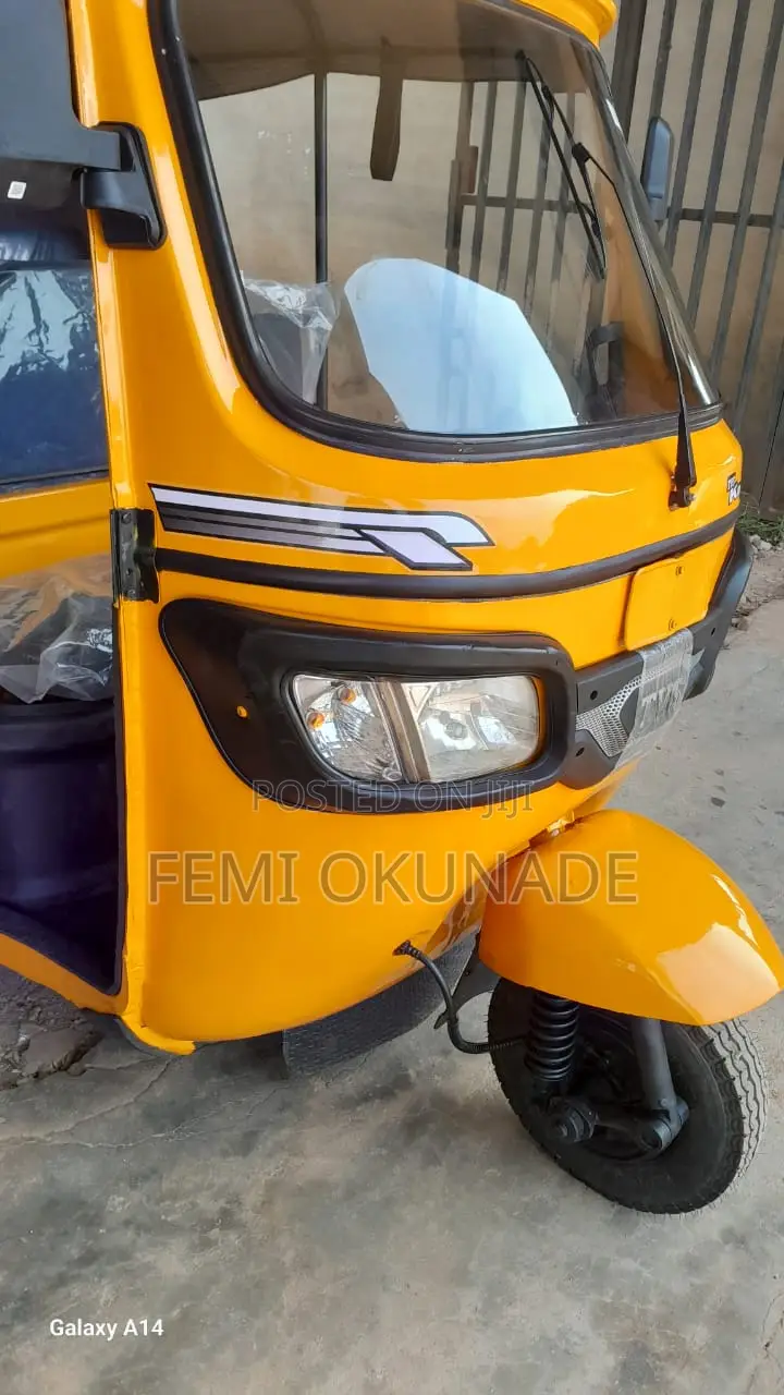 TVS King Deluxe Plus iTouch Start 2023 Yellow