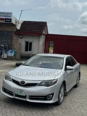 Toyota Camry SE 4dr Sedan (2.5L 4cyl 6A) 2012 Silver