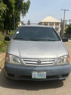 Toyota Sienna LE & 1 hatch 2000 Gold