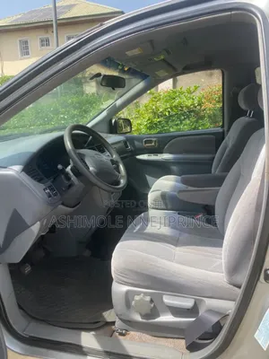 Toyota Sienna LE & 1 hatch 2000 Gold