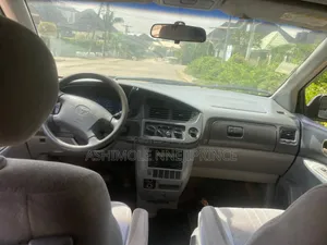 Toyota Sienna LE & 1 hatch 2000 Gold