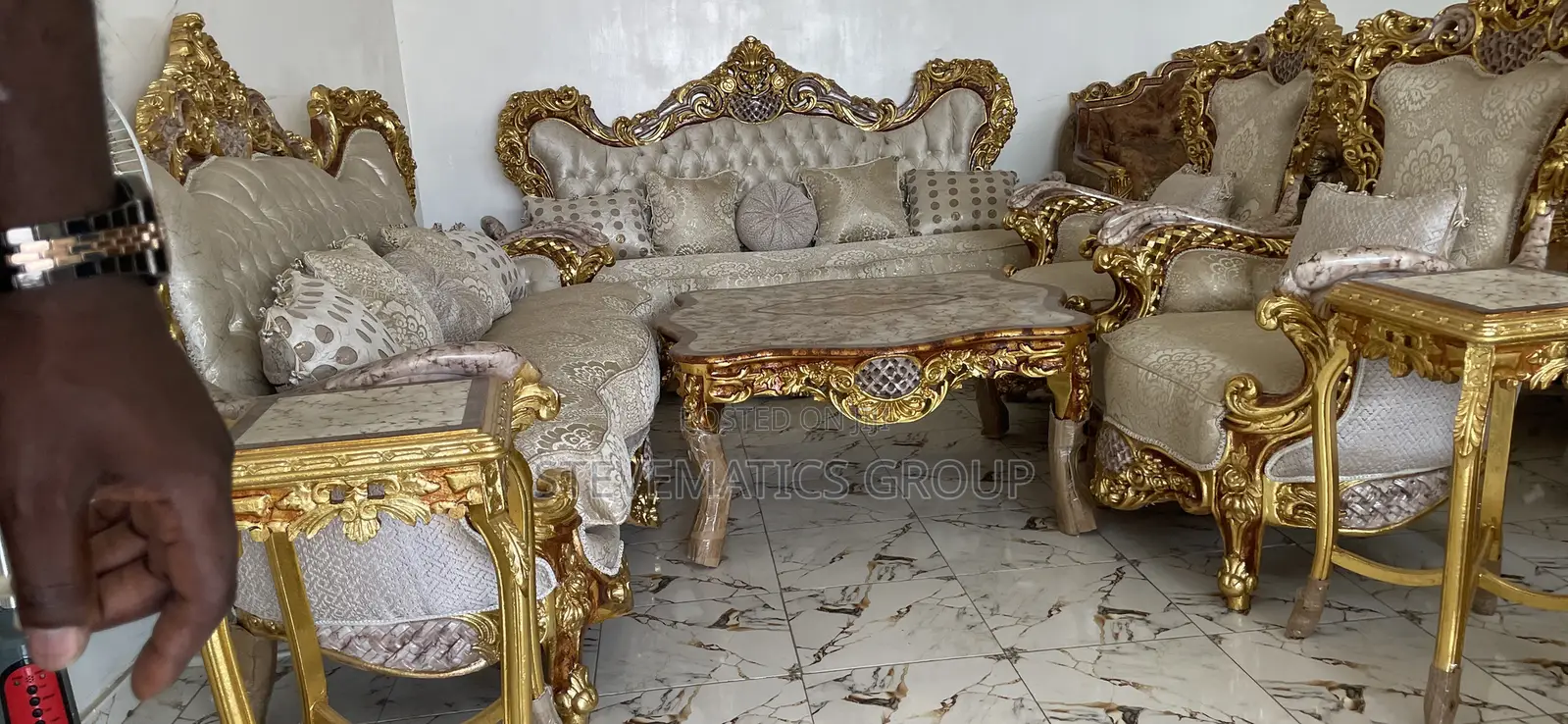 Royal Antique Sofa King’s Design