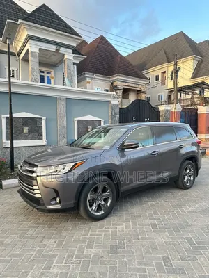 Toyota Highlander XLE 2019 Gray