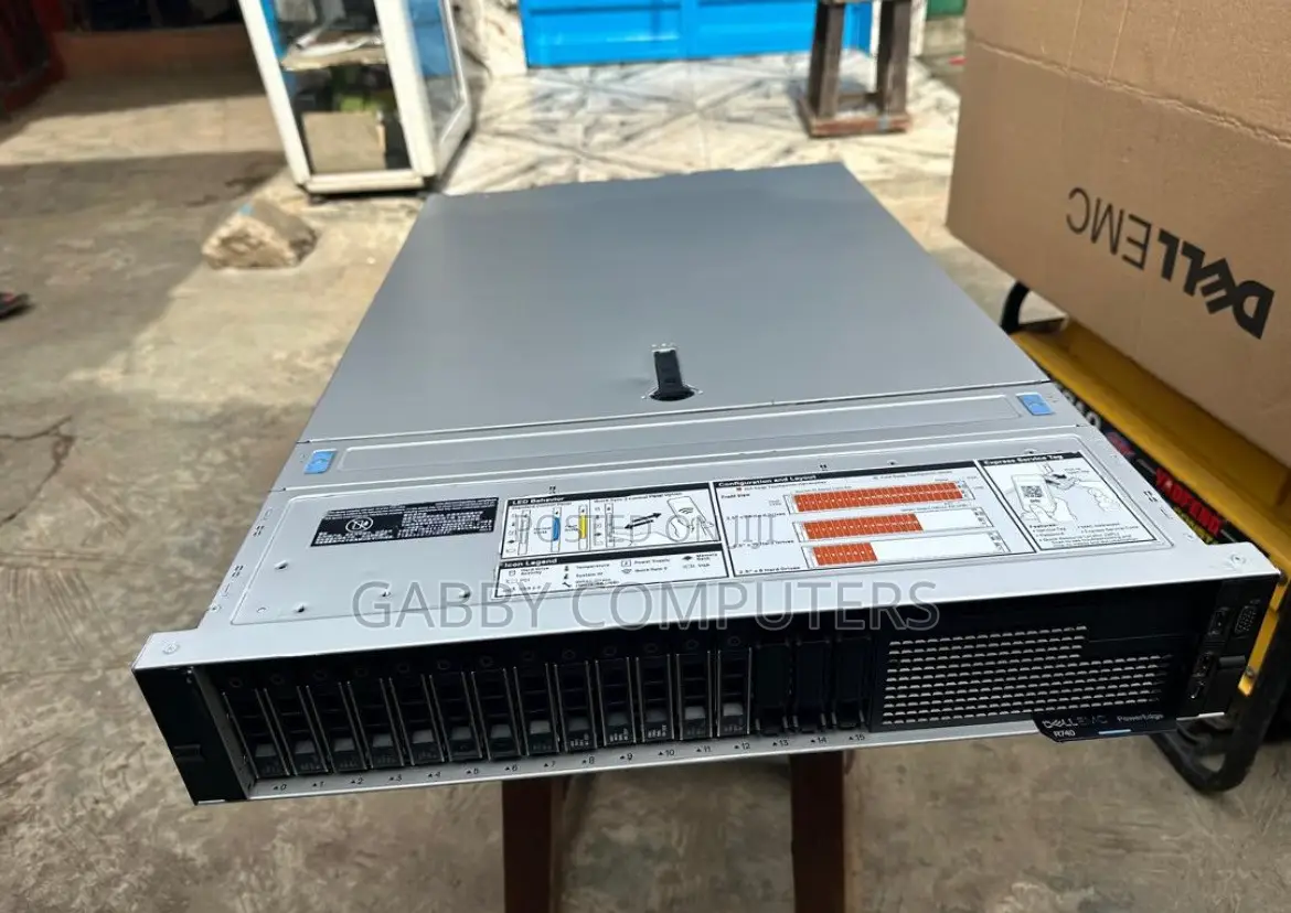 Server Dell PowerEdge R740 64GB Intel Xeon HDD+SSD 3T