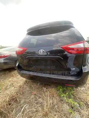 Toyota Sienna 2015 Black