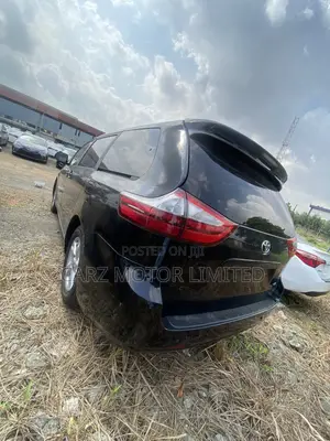 Toyota Sienna 2015 Black