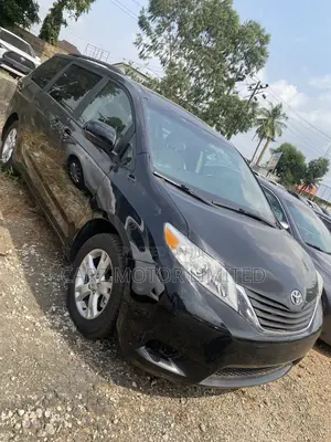 Toyota Sienna 2015 Black