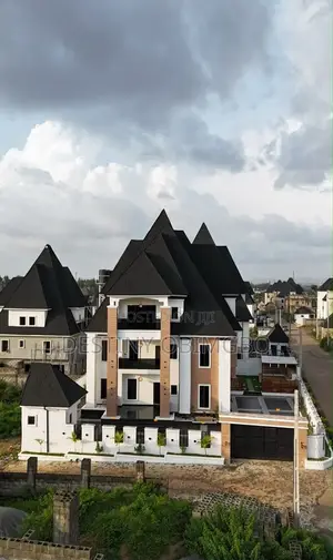 5bdrm Duplex in Dakwo District for sale