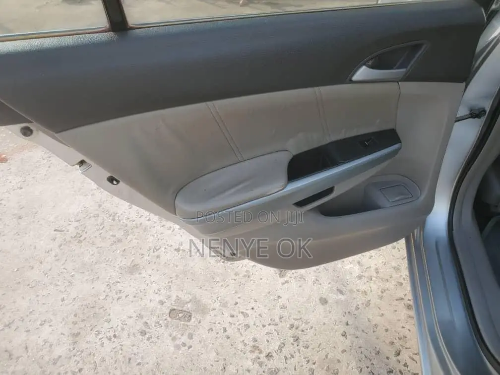 Honda Accord 2.0i Automatic 2009 Silver