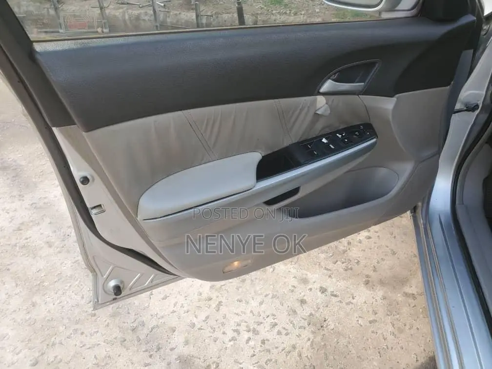 Honda Accord 2.0i Automatic 2009 Silver