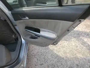 Honda Accord 2.0i Automatic 2009 Silver