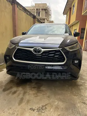 Toyota Highlander XLE 2021 Blue