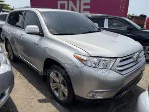Toyota Highlander Limited 3.5l 4WD 2013 Silver