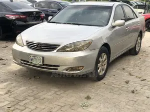 Toyota Camry LE 4dr Sedan (2.4L 4cyl 5A) 2005 Silver