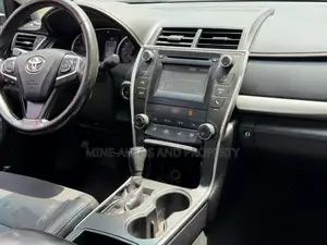 Toyota Camry SE 4dr Sedan (2.5L 4cyl 6A) 2016 Blue