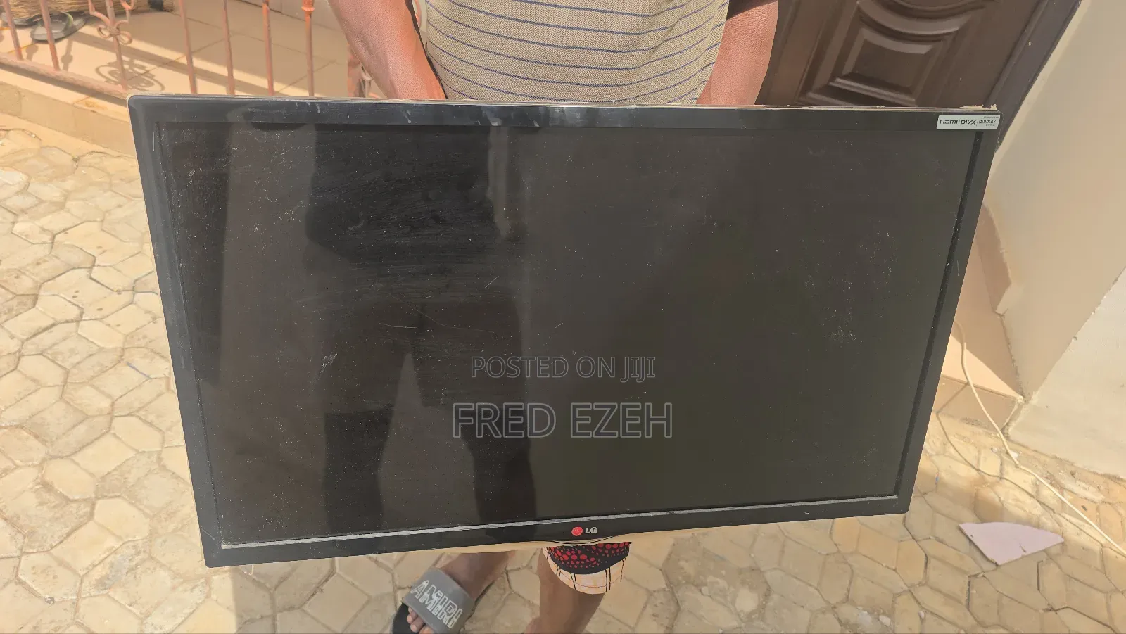 32 Inches LG TV