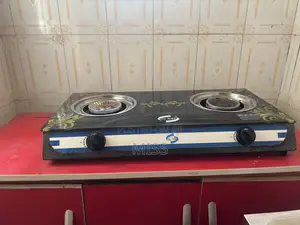 Neatly Used Gas Cooker/ Kitchen Cabinet