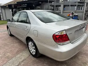 Toyota Camry LE 4dr Sedan (2.4L 4cyl 5A) 2005 Silver