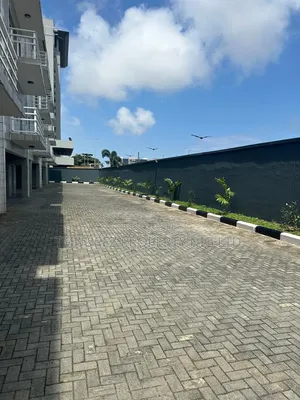 3bdrm Apartment in Ahmadu Bello Way for rent