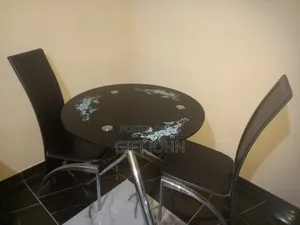 Round Dining Table and Chair