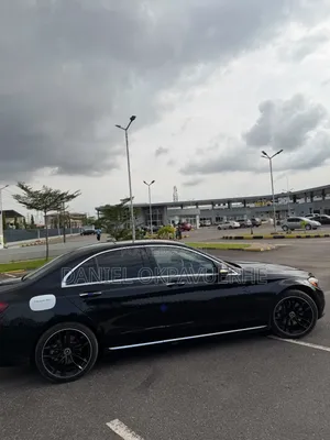 Mercedes-Benz C300 2016 Black